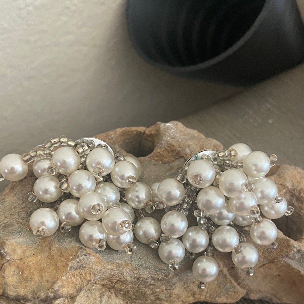 Vintage 80s Glass Pearl & Seed Beads Cluster Post Pierced Earrings